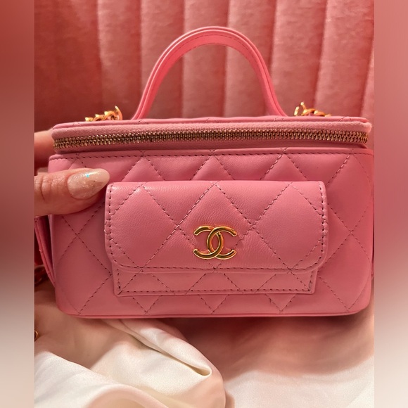 100% authentic CHANEL East West Polly Pocket CC Top Vanity Pink w/ Chain (RARE) - Picture 3 of 14